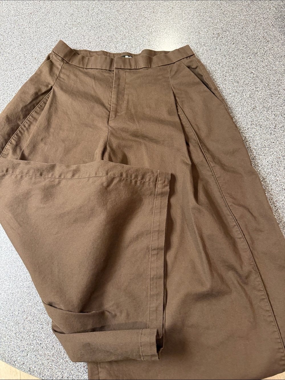 Uniqlo Brown Pleated culottes wide leg very flattering skirt illusion.